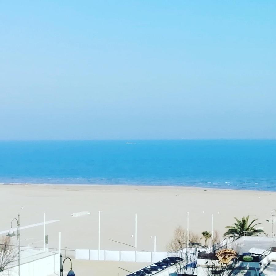 Brezza Da Mare Lägenhet Rimini Exteriör bild