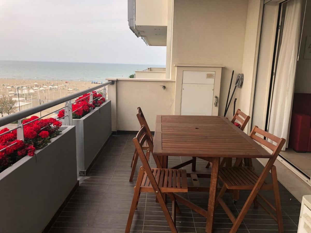 Brezza Da Mare Lägenhet Rimini Exteriör bild